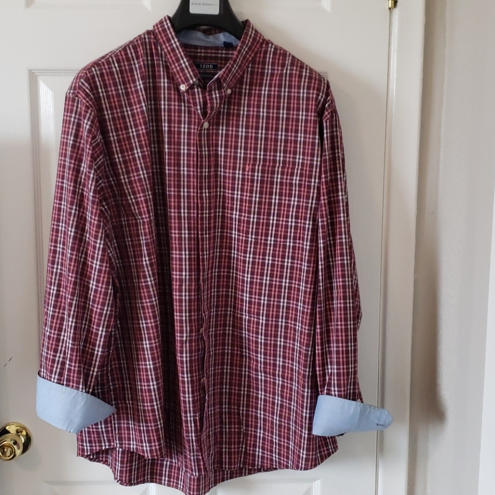 Izod dress shirt with reversible blue cuffs